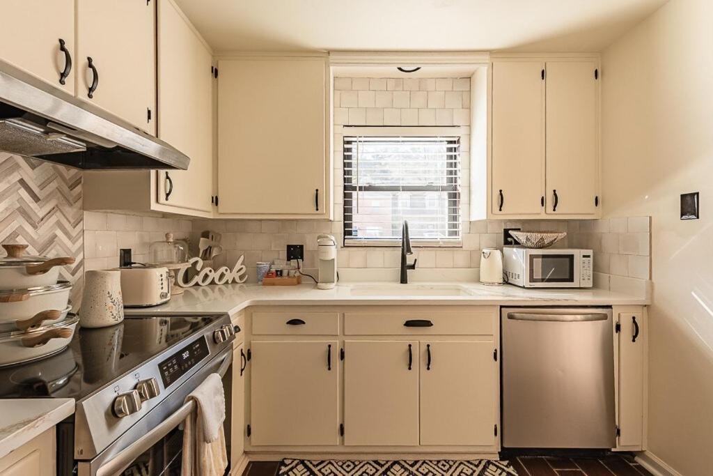 Cozy Townhome Retreat With King Bed Near I-10, Capitol, Fsu & Famu Tallahassee Extérieur photo