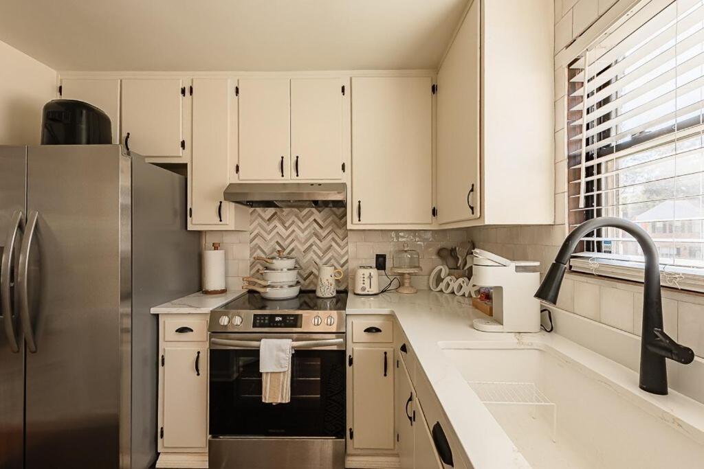 Cozy Townhome Retreat With King Bed Near I-10, Capitol, Fsu & Famu Tallahassee Extérieur photo